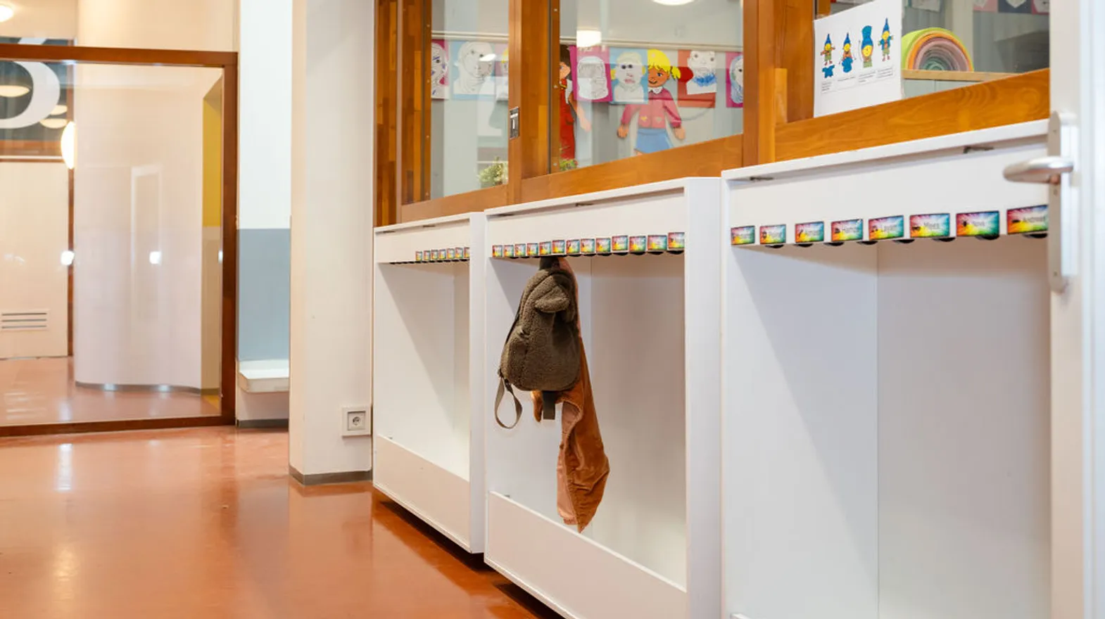 Gang binnenruimte PO Blink Vleuten Kind&co ludens