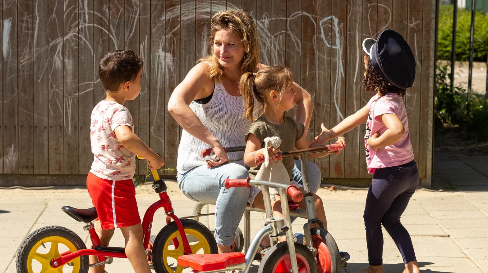 PG - standaard - PM - kind - buitenspelen - fiets