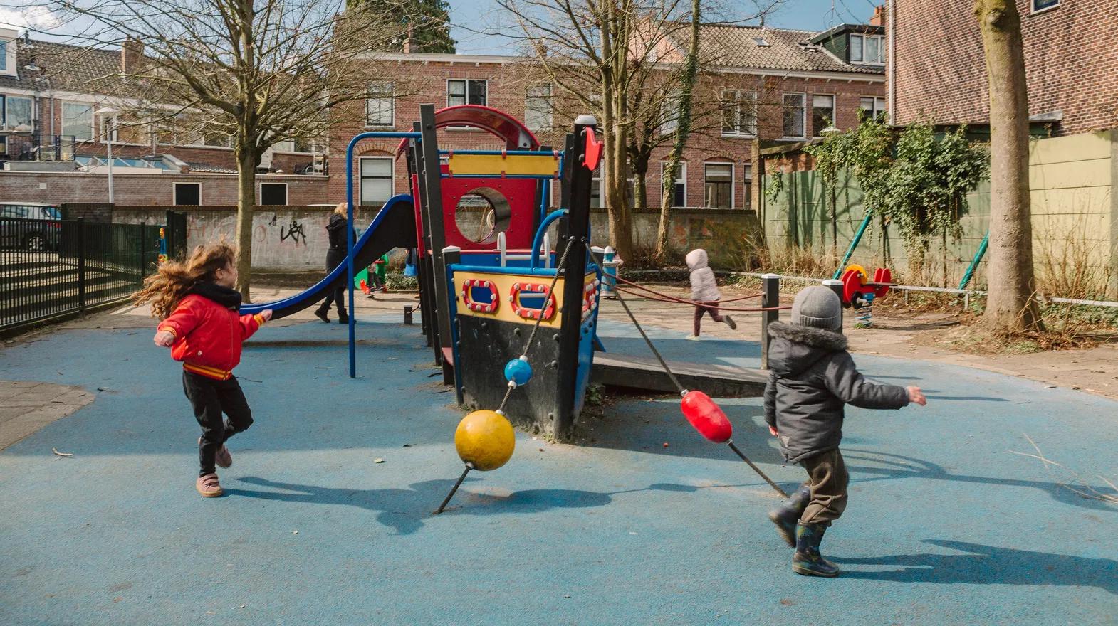 PG - standaard - kinderen - buitenspelen - speeltoestel