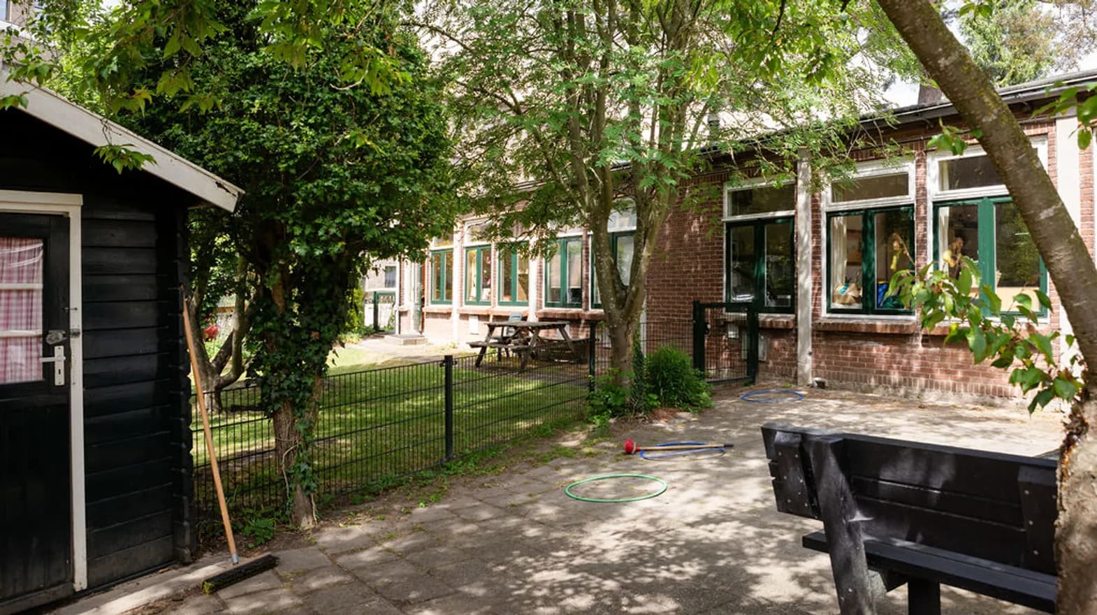 De tuin van peuteropvang Oog in Al bij kinderopvang Kind&co Ludens