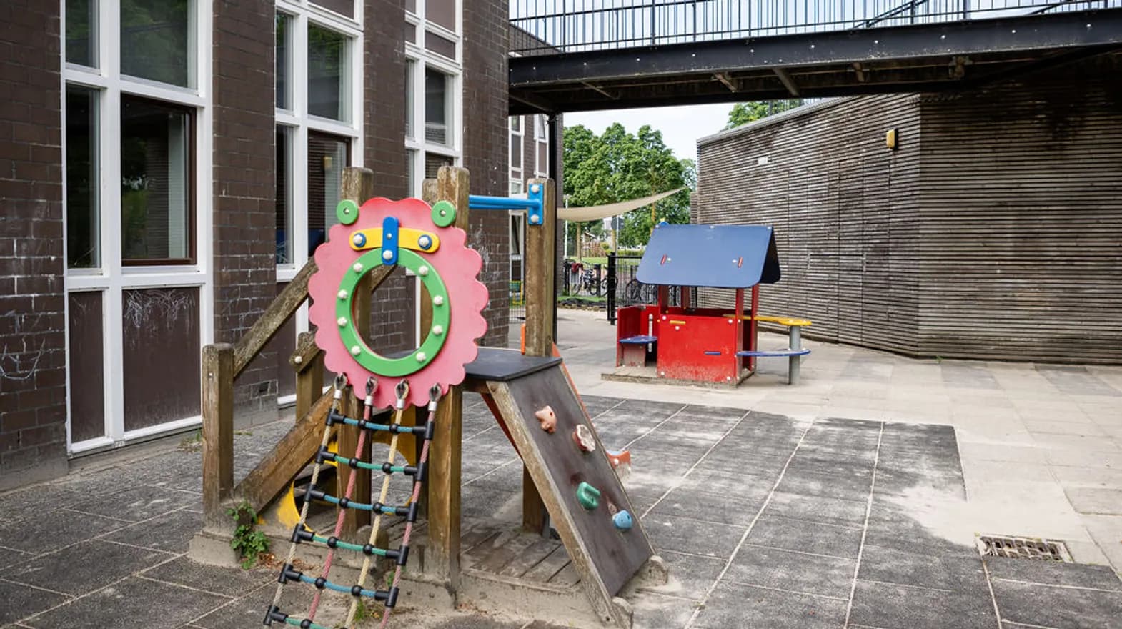 Buitenruimte van PO Schoolwoningen, Kind&co ludens