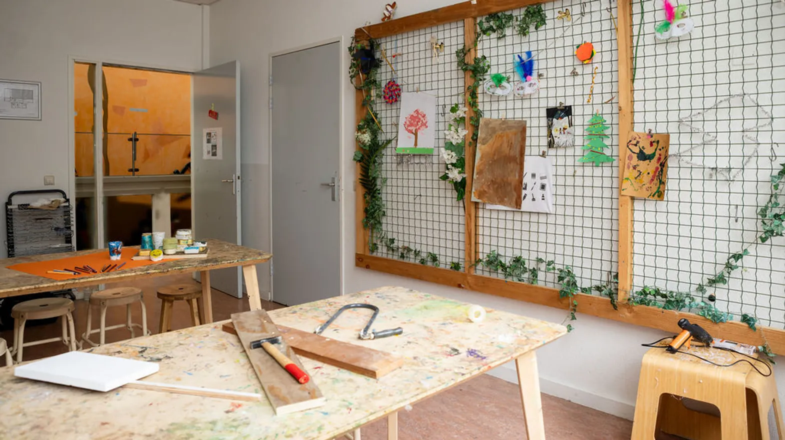 Het timmer en schilderatelier van buitenschoolse opvang Cremertuin bij kinderopvang Kind&co Ludens