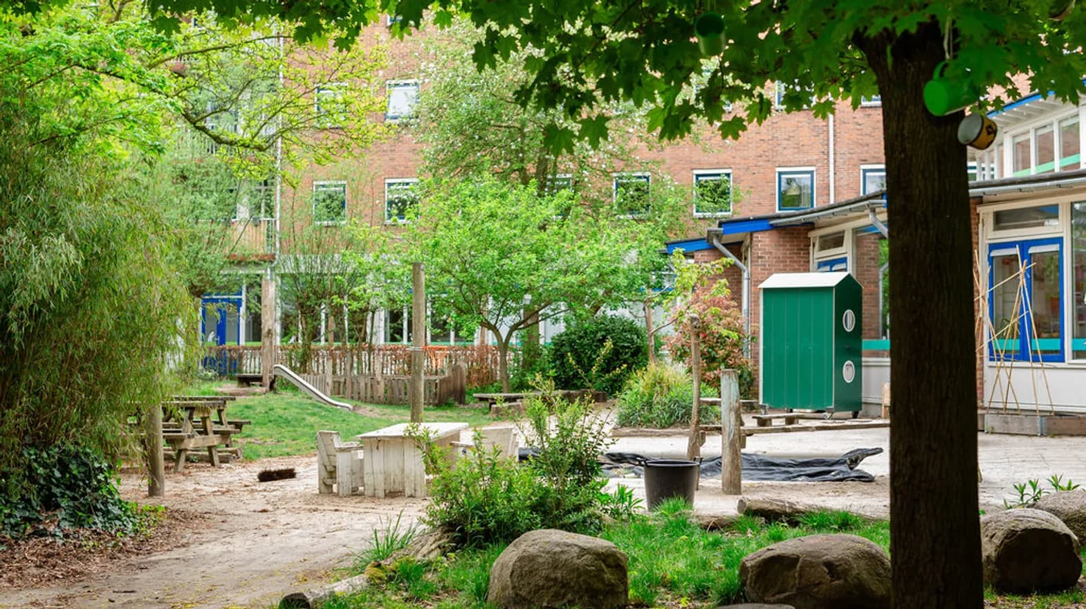 De buitenruimte van kinderdagverblijf Nijntje, kinderopvang Kind&co ludens