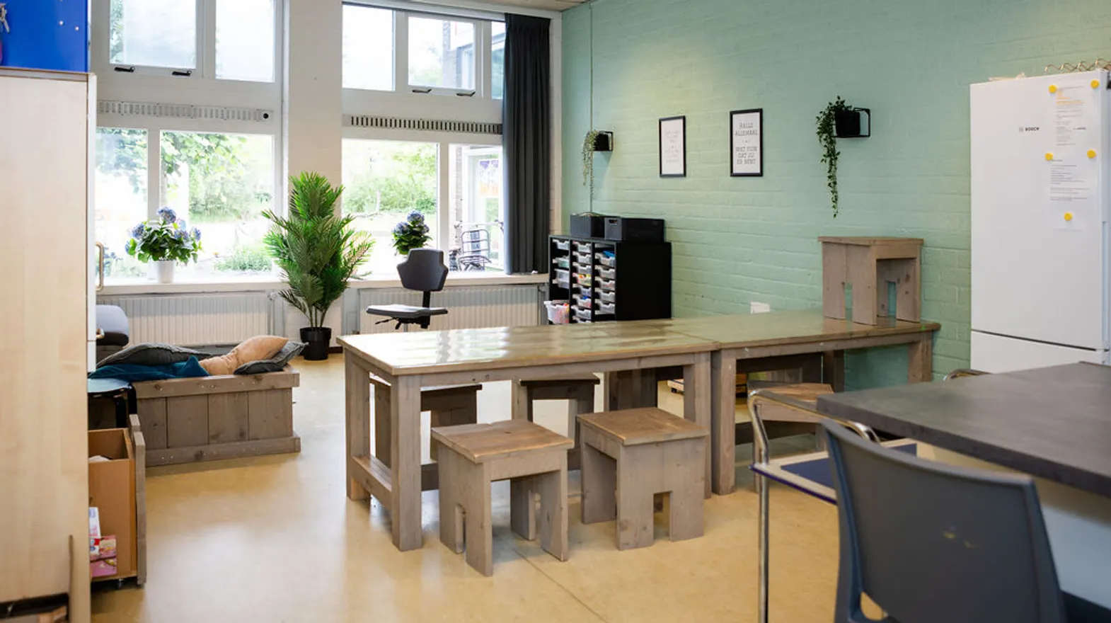 Verschillende speelhoeken in de groepsruimte van buitenschoolse opvang de Jutter, kinderopvang Kind&co Ludens