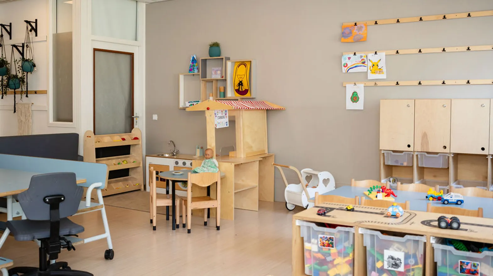 Binnenruimte van PO Schoolwoningen, Kind&co ludens
