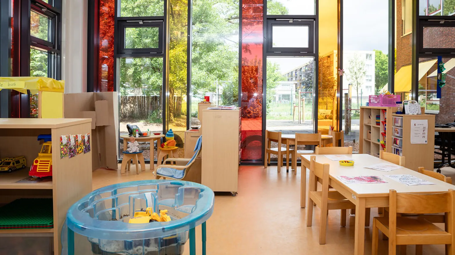 De groepsruimte met verschillende speelhoeken bij peuteropvang Schateiland bij kinderopvang Kind&co Ludens