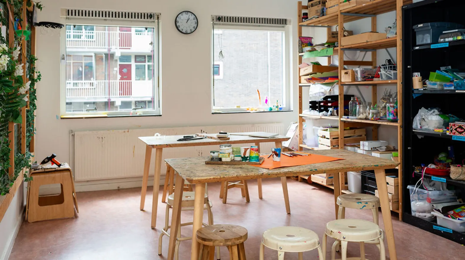 Het timmer en schilderatelier van buitenschoolse opvang Cremertuin bij kinderopvang Kind&co Ludens