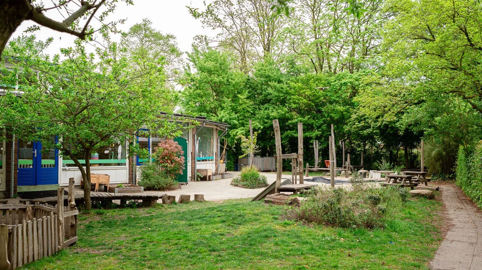 De speelrijke tuin van kinderdagverblijf Nijntje, kinderopvang Kind&co ludens