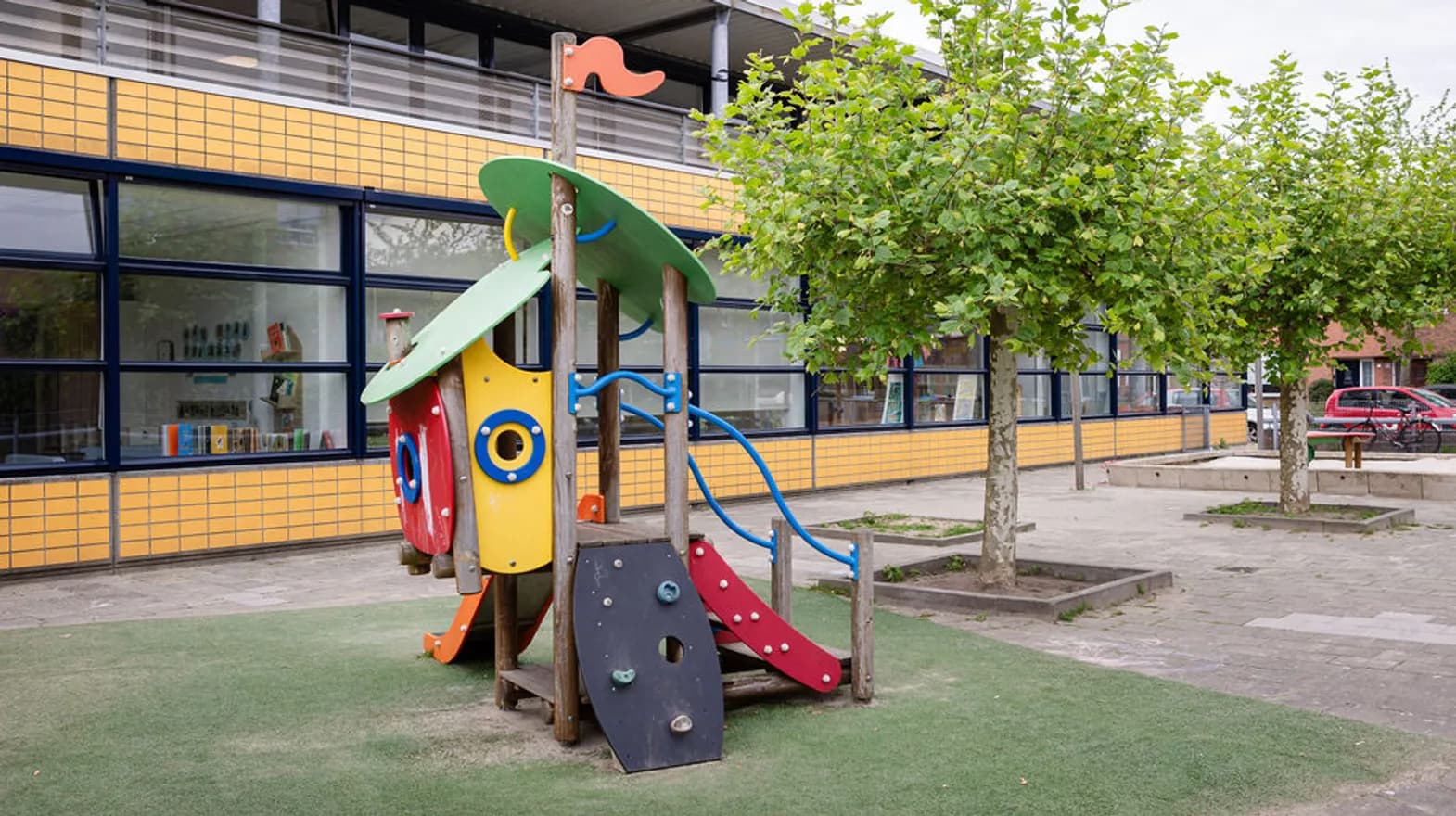 Buitenruimte van PO De Kleine Poort, Kind&co ludens