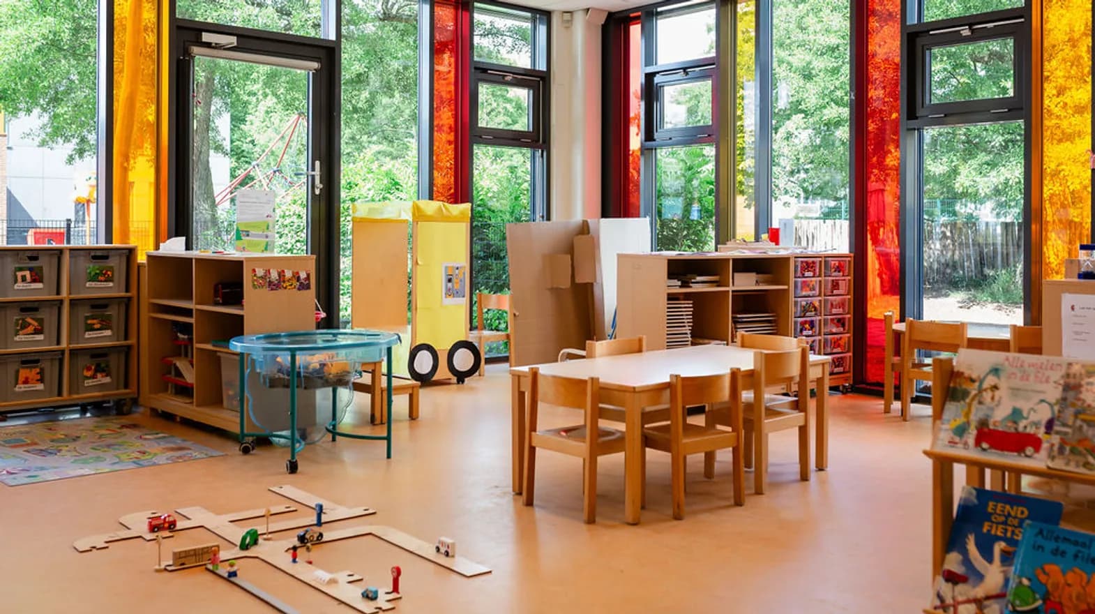 De groepsruimte met verschillende speelhoeken bij peuteropvang Schateiland bij kinderopvang Kind&co Ludens