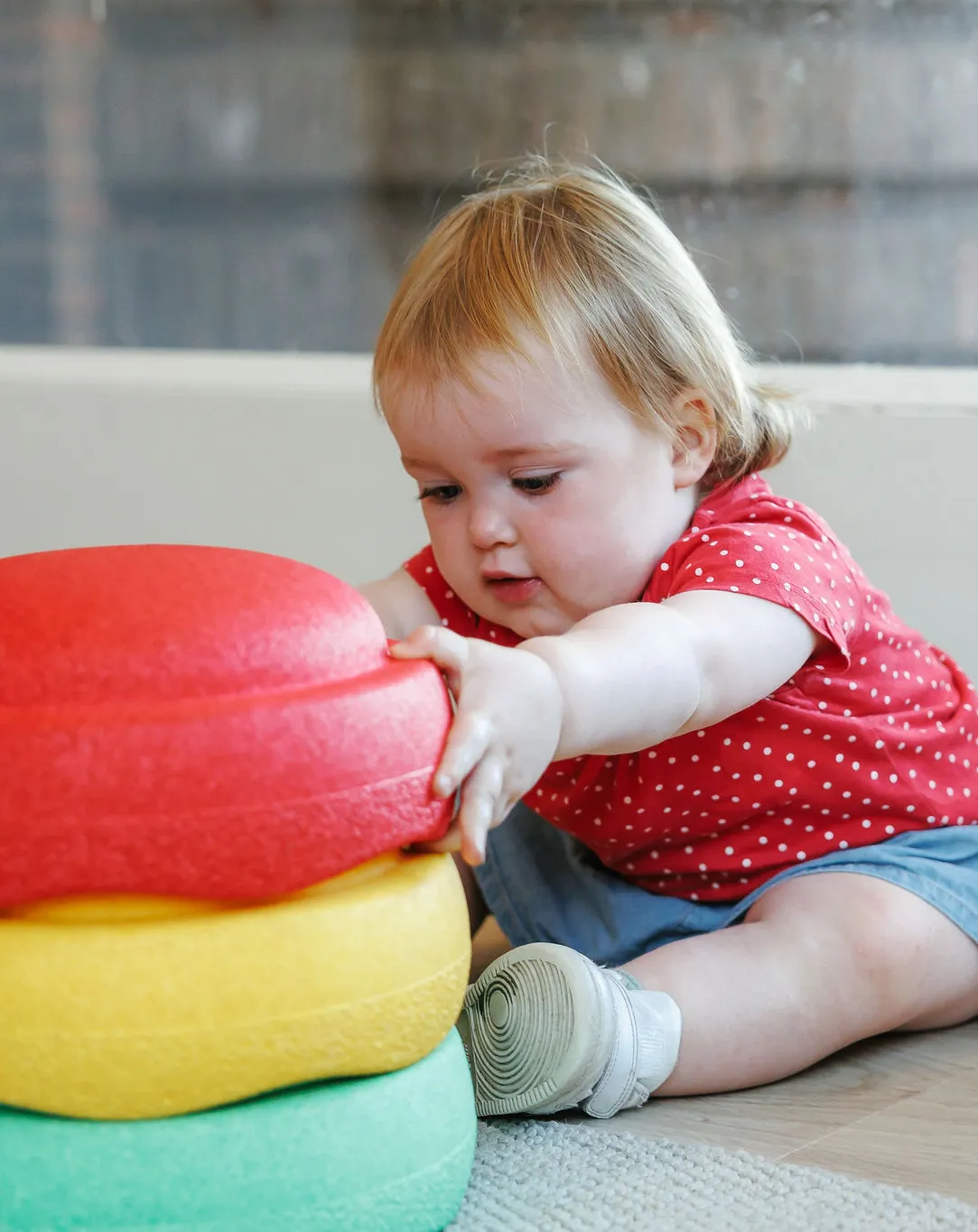 Dreumes bouwt met stapelstenen bij kinderopvang Kind&co ludens