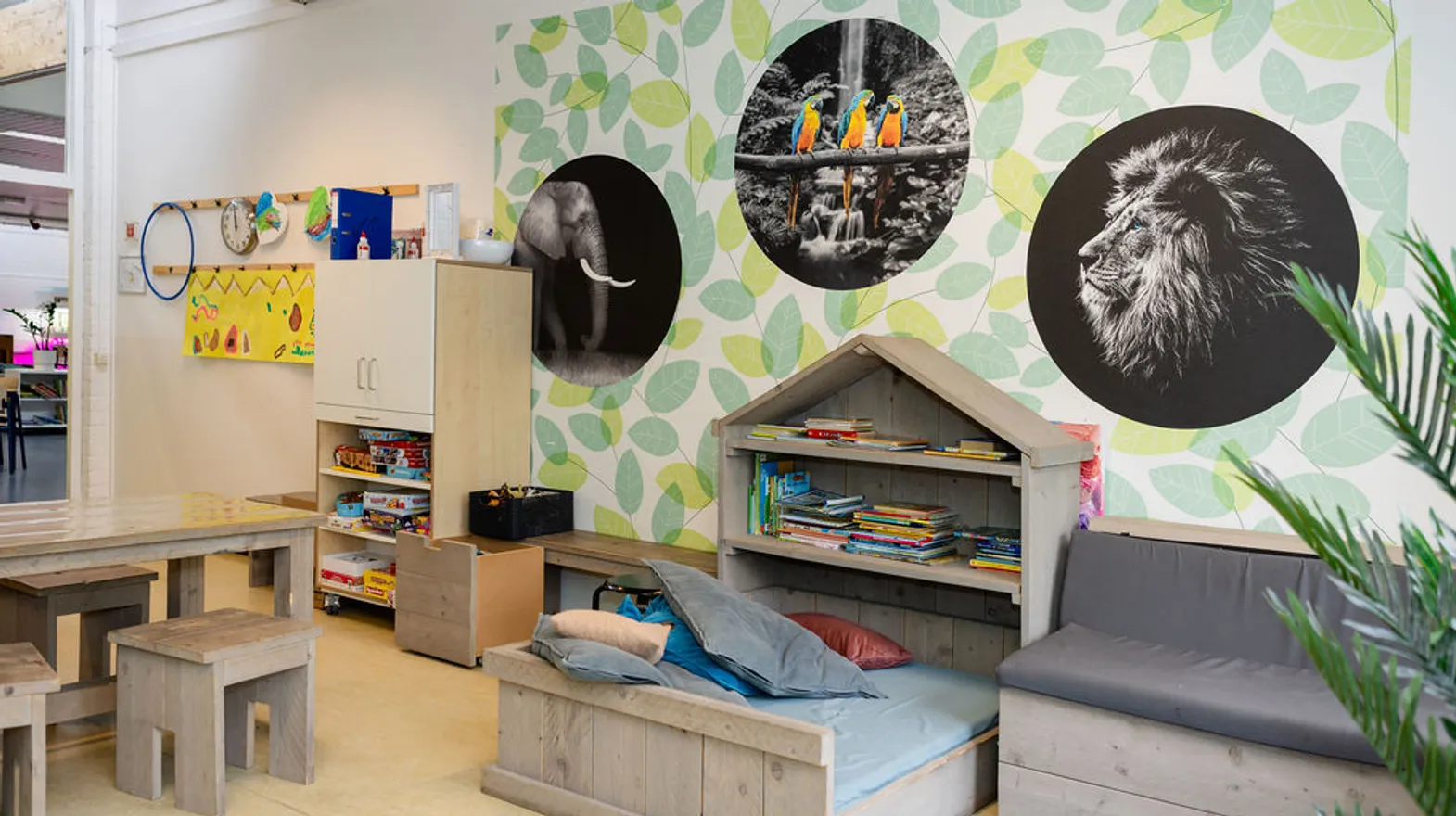 De chillhoek en spelletjeshoek bij buitenschoolse opvang de Jutter, kinderopvang Kind&co Ludens