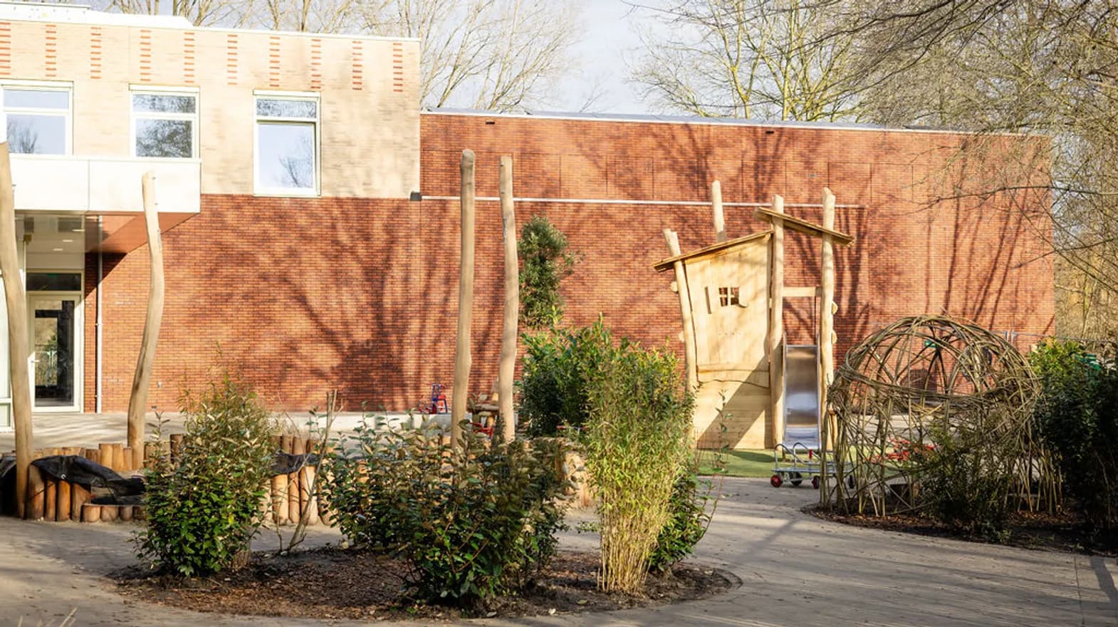 De buitenruimte van buitenschoolse opvang de Triangel, kinderopvang Kind&co Ludens
