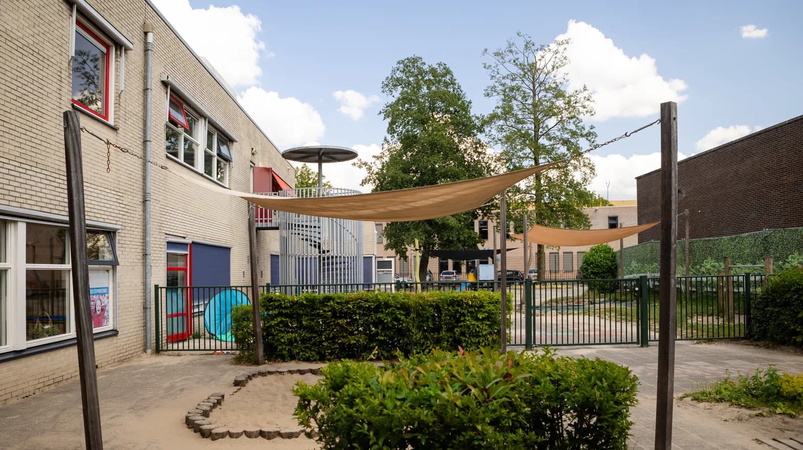 Buitenruimte PO Stepping Stones Utrecht Kind&co ludens Utrecht