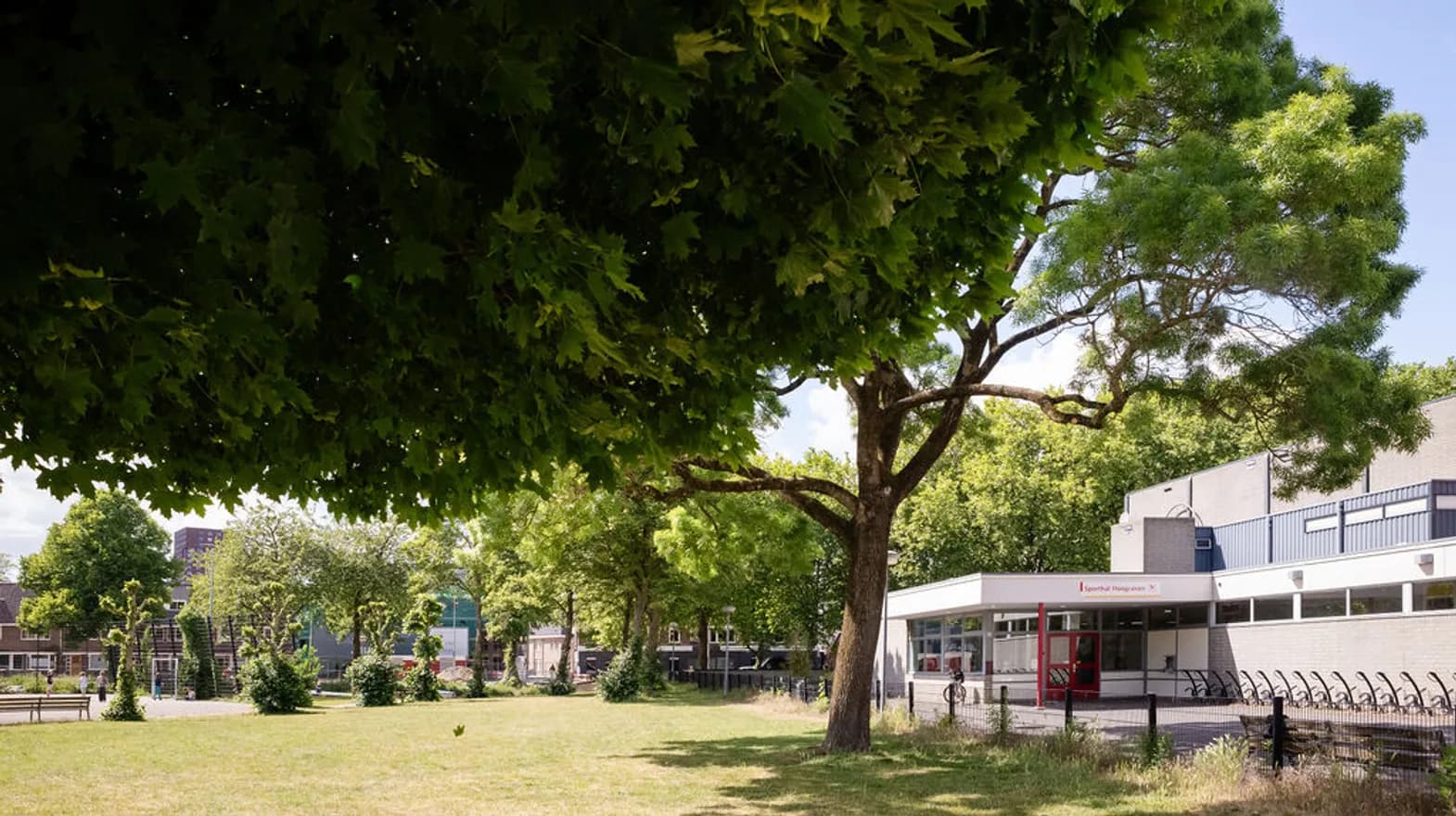 Het pand van buitenschoolse opvang Hangmat, kinderopvang Kind&co Ludens