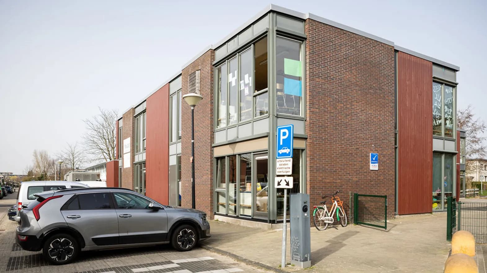 Buitenruimte van BSO Bergbeklimmers, Kind&co ludens