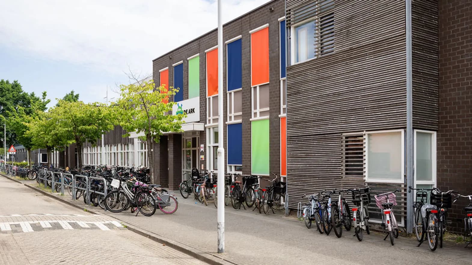 Buitenruimte van BSO Schoolwoningen, Kind&co ludens