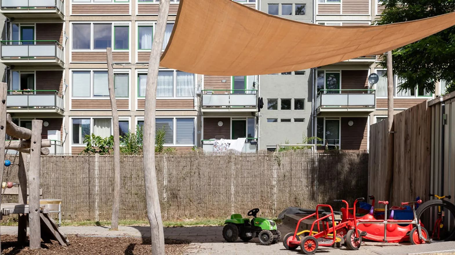 De buitenruimte van peuteropvang Kaleidoskoop Columbus, kinderopvang Kind&co Ludens