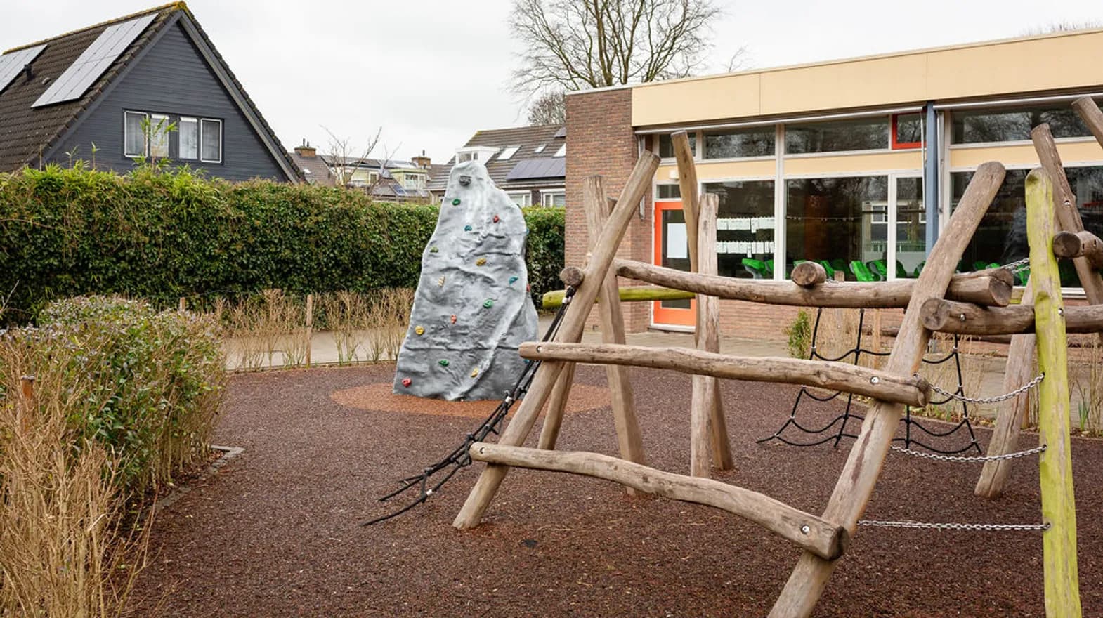 Buitenruimte van BSO de Staatsliedjes, Kind&co ludens