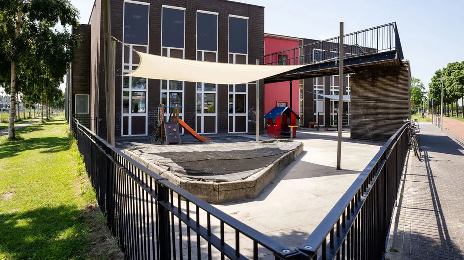 Buitenruimte van BSO Schoolwoningen, Kind&co ludens