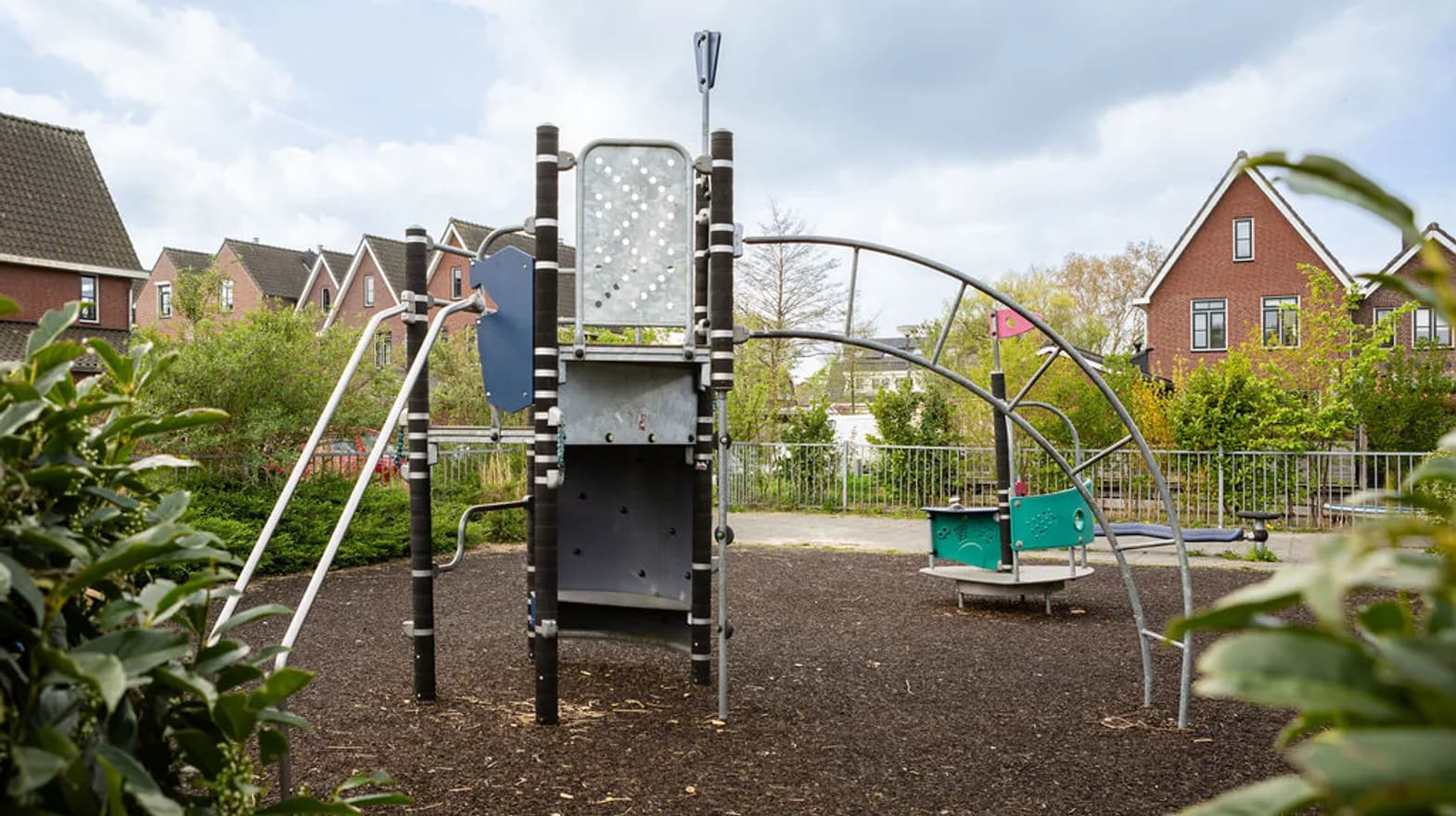 Buitenruimte van PO De Bron, Kind&co ludens