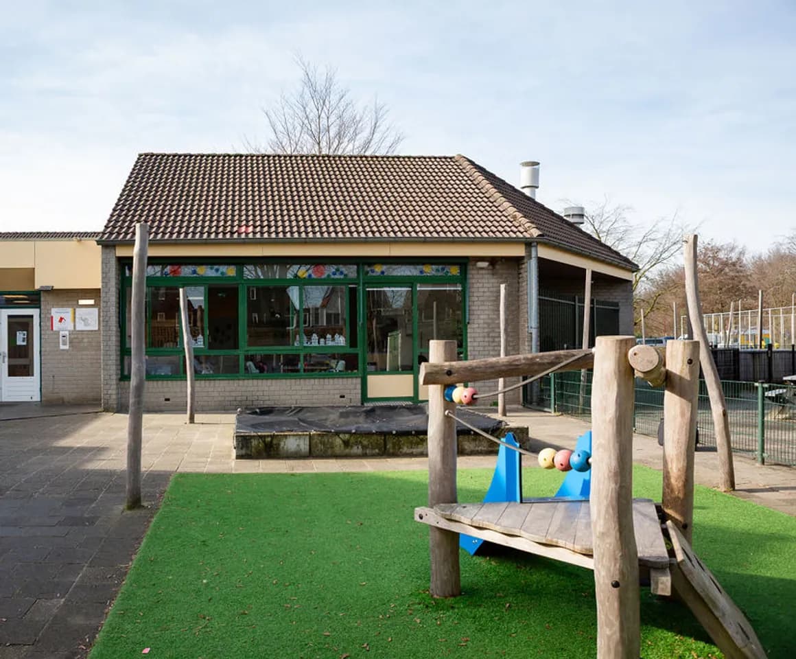 De buitenruimte van peuteropvang waterwereld bij kinderopvang Kind&co Ludens