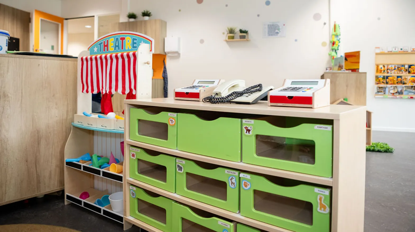 De groepsruimte met winkelhoek van peuteropvang Teun bij kinderopvang Kind&co Ludens