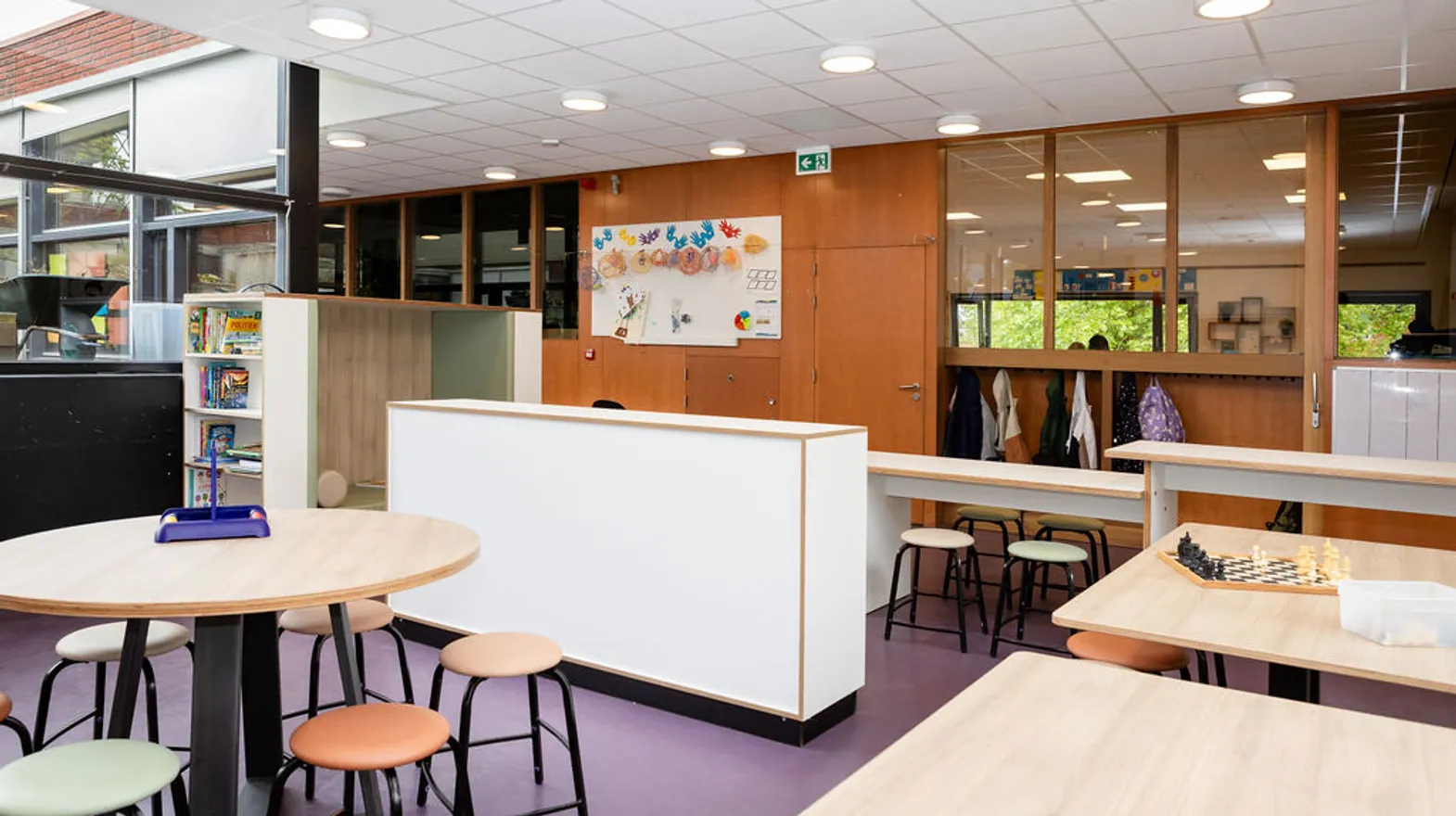 De groepsruimte met verschillende speelgelegenheden bij buitenschoolse opvang Troubadour, kinderopvang Kind&co Ludens