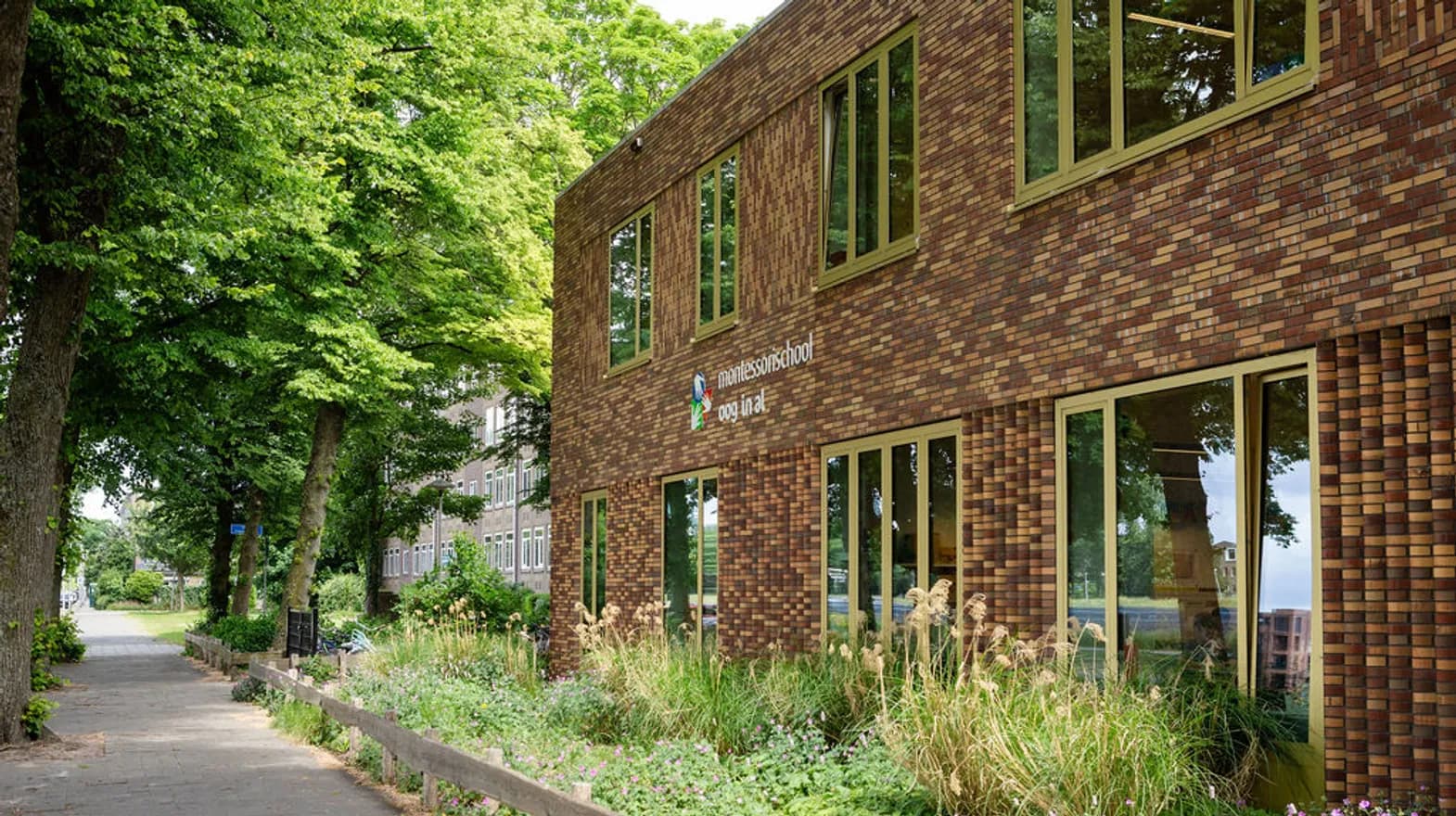 Het pand van buitenschoolse opvang Montessori Oog in Al, kinderopvang Kind&co Ludens