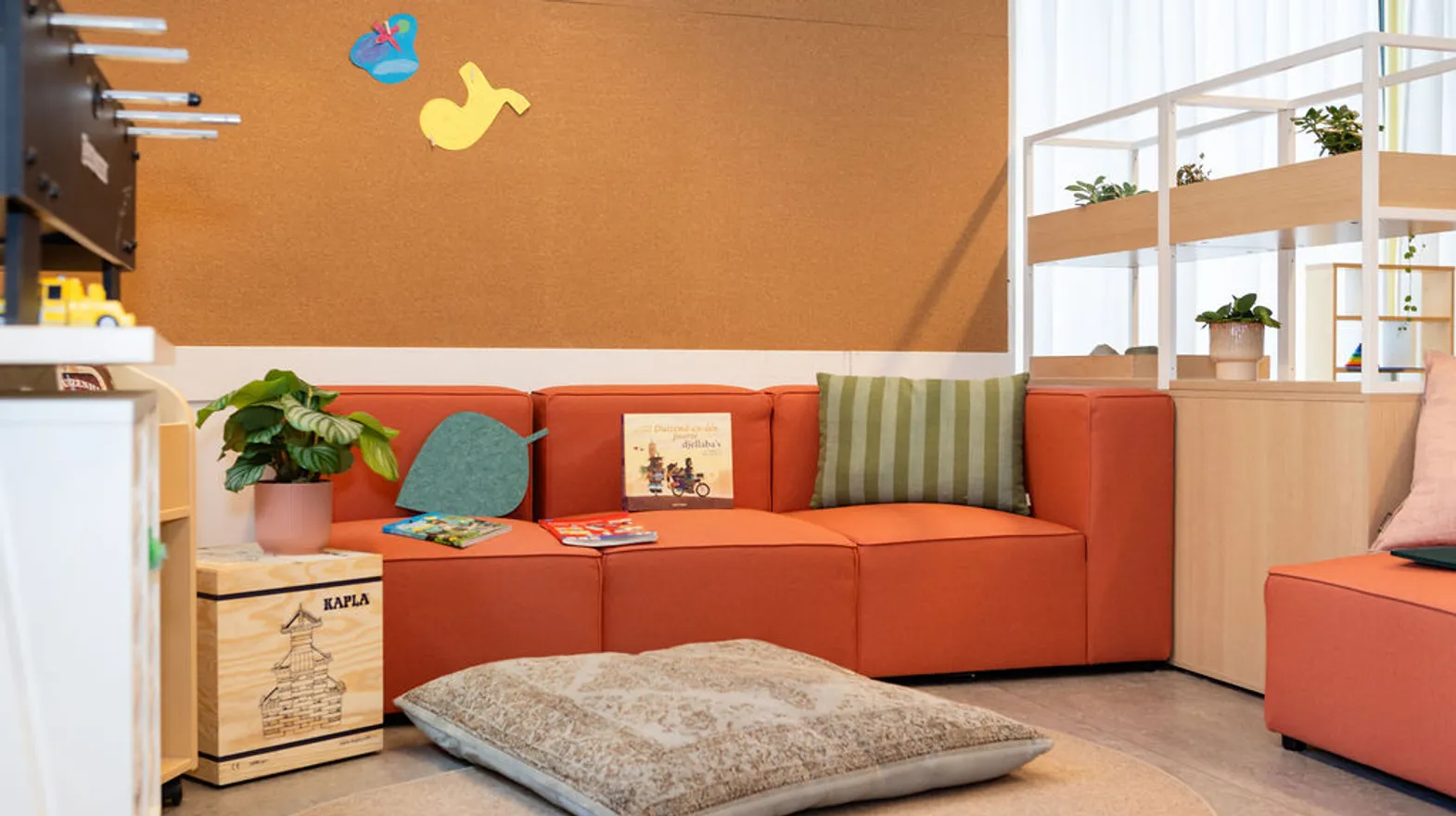 De leeshoek van buitenschoolse opvang Montessori Oog in Al, kinderopvang Kind&co Ludens