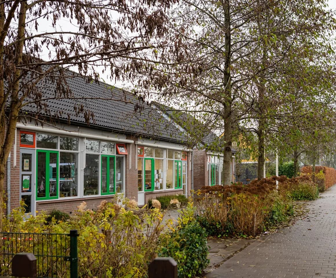 De buitenruimte van buitenschoolse opvang Ondersteboven, Kind&co ludens