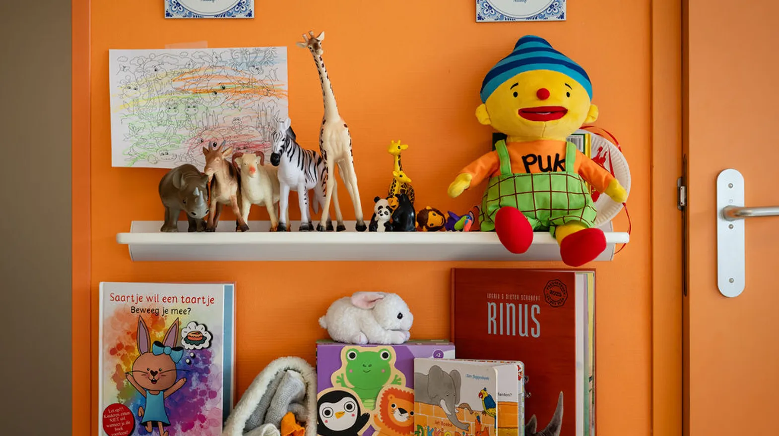Boeken, speeldieren en handpop Puk bij peuteropvang Sneeuwmuis, kinderopvang Kind&co ludens
