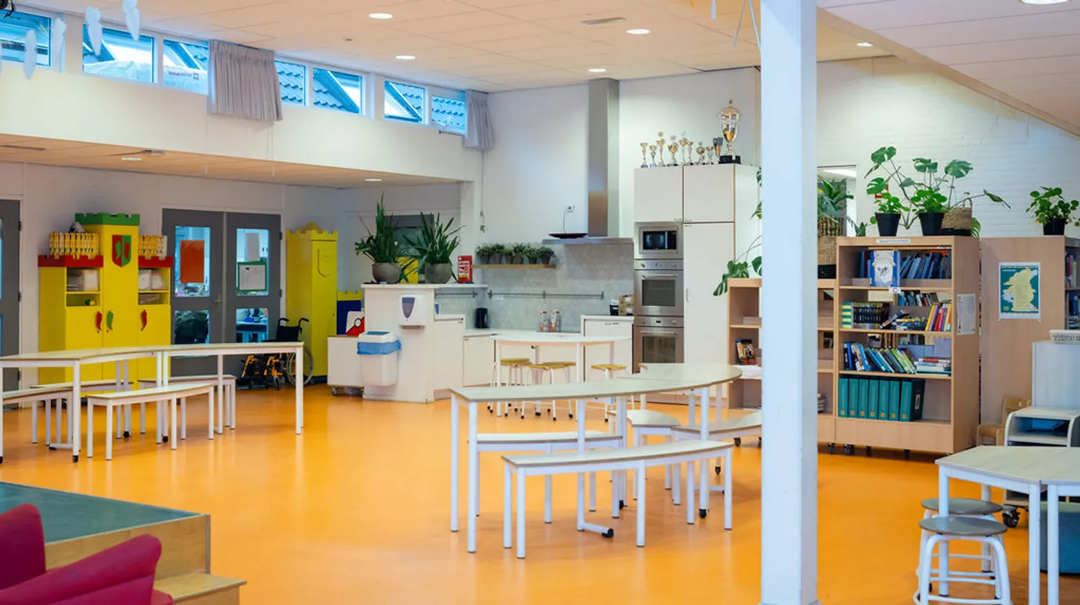 De buitenruimte van buitenschoolse opvang Ondersteboven, Kind&co ludens