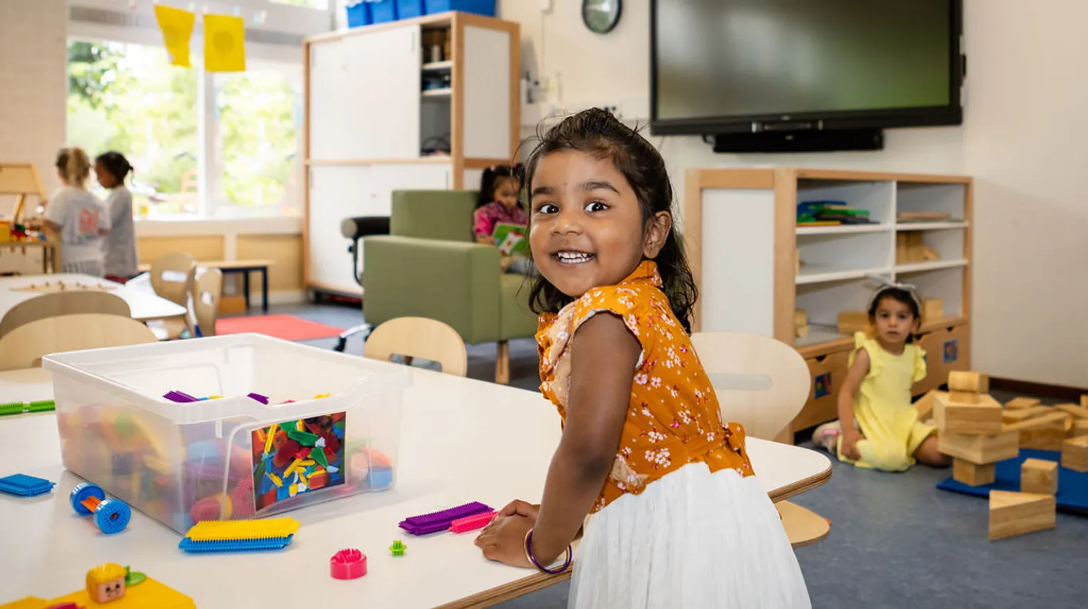 Kinderen spelen in verschillende hoeken bij peuteropvang de Blokkendoos, kinderopvang Kind&co Ludens