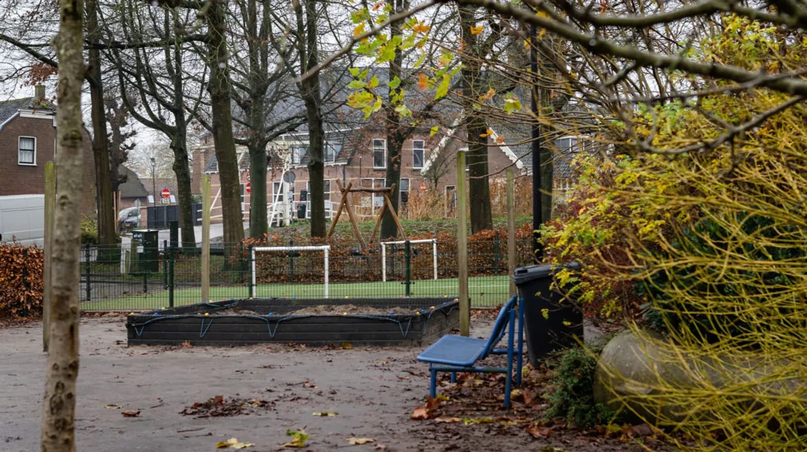 De buitenruimte van buitenschoolse opvang Ondersteboven, Kind&co ludens