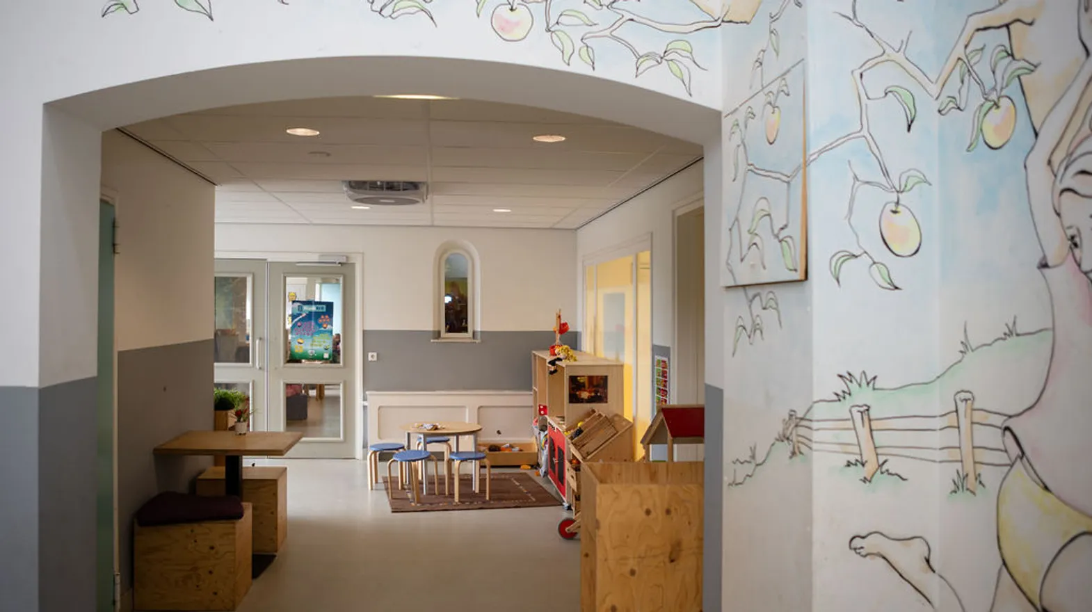 De gemeenschappelijke hal van buitenschoolse opvang Rijngeheim, Kind&co ludens