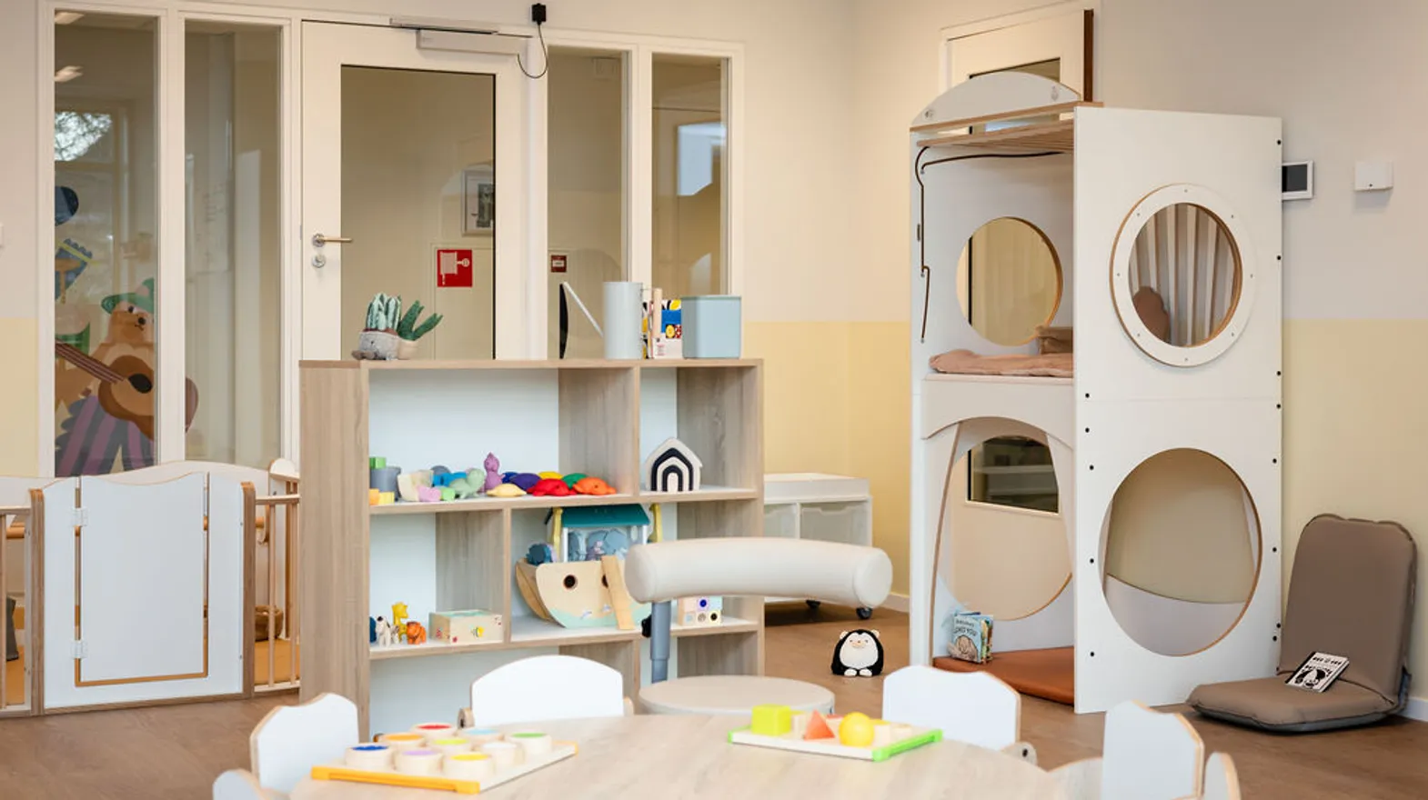 De groepsruimte met speelhoeken bij kinderdagverblijf de Triangel, kinderopvang Kind&co Ludens