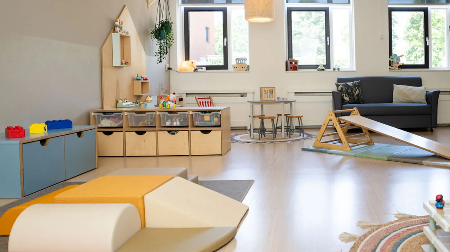 Binnenruimte van KDV Schoolwoningen, Kind&co ludens