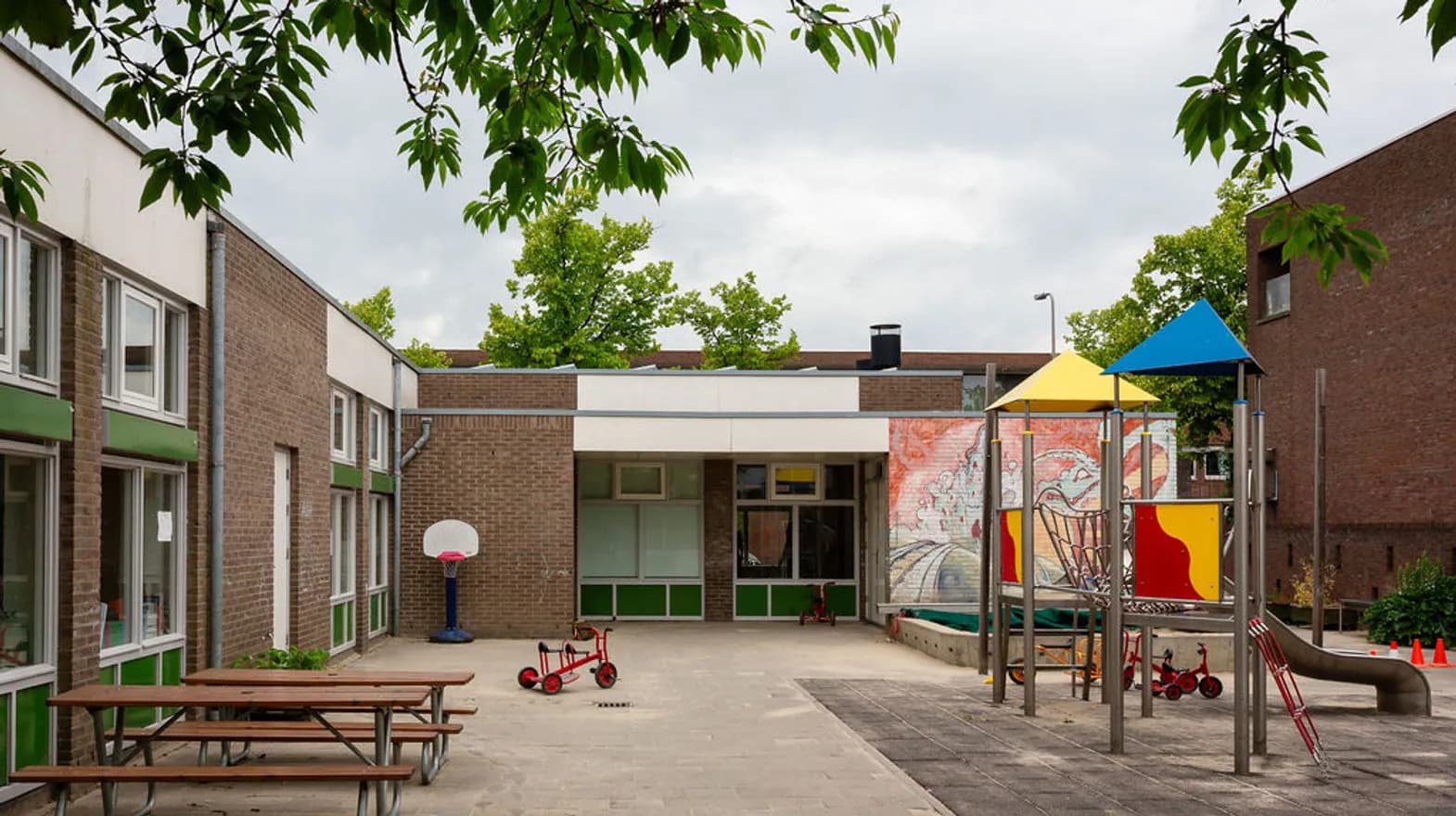 De buitenruimte van peuteropvang de Blokkendoos, kinderopvang Kind&co Ludens