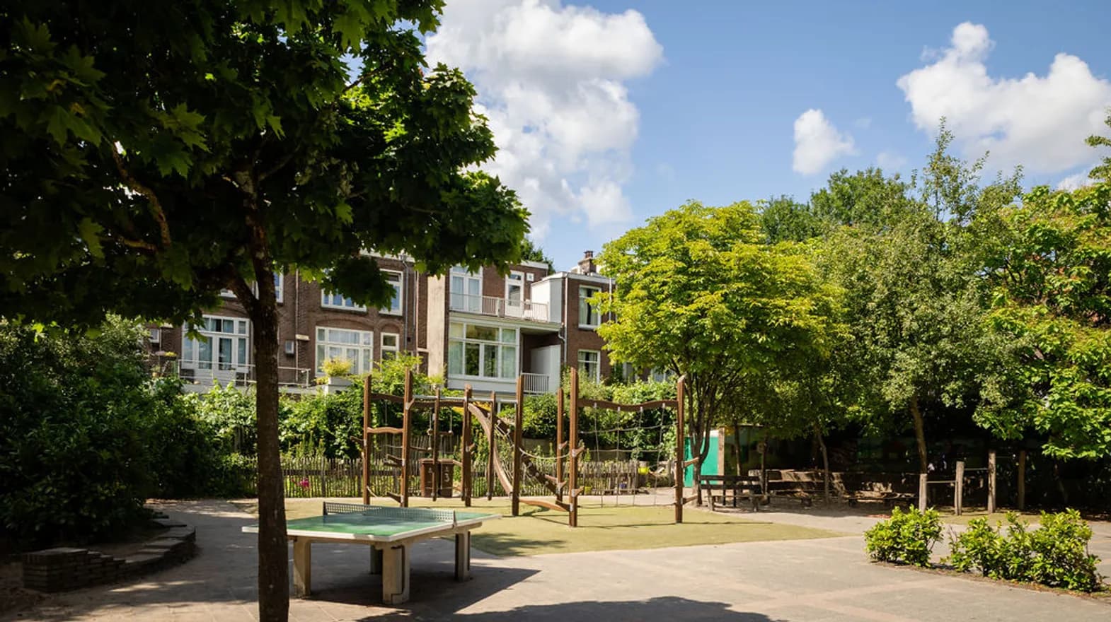 Speelruimte buiten van BSO Bellewites Buren Utrecht Kind&co ludens