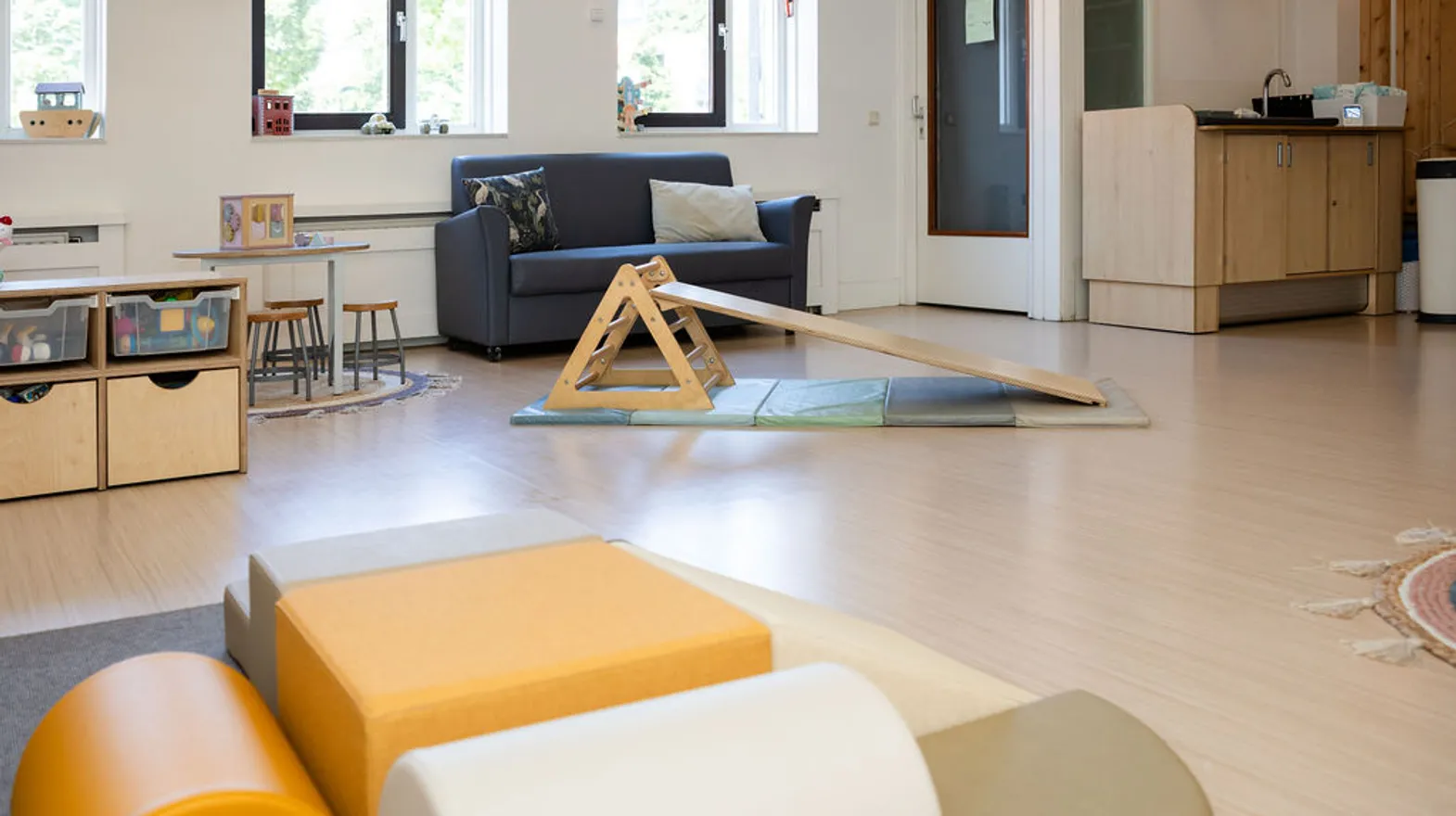 Binnenruimte van KDV Schoolwoningen, Kind&co ludens