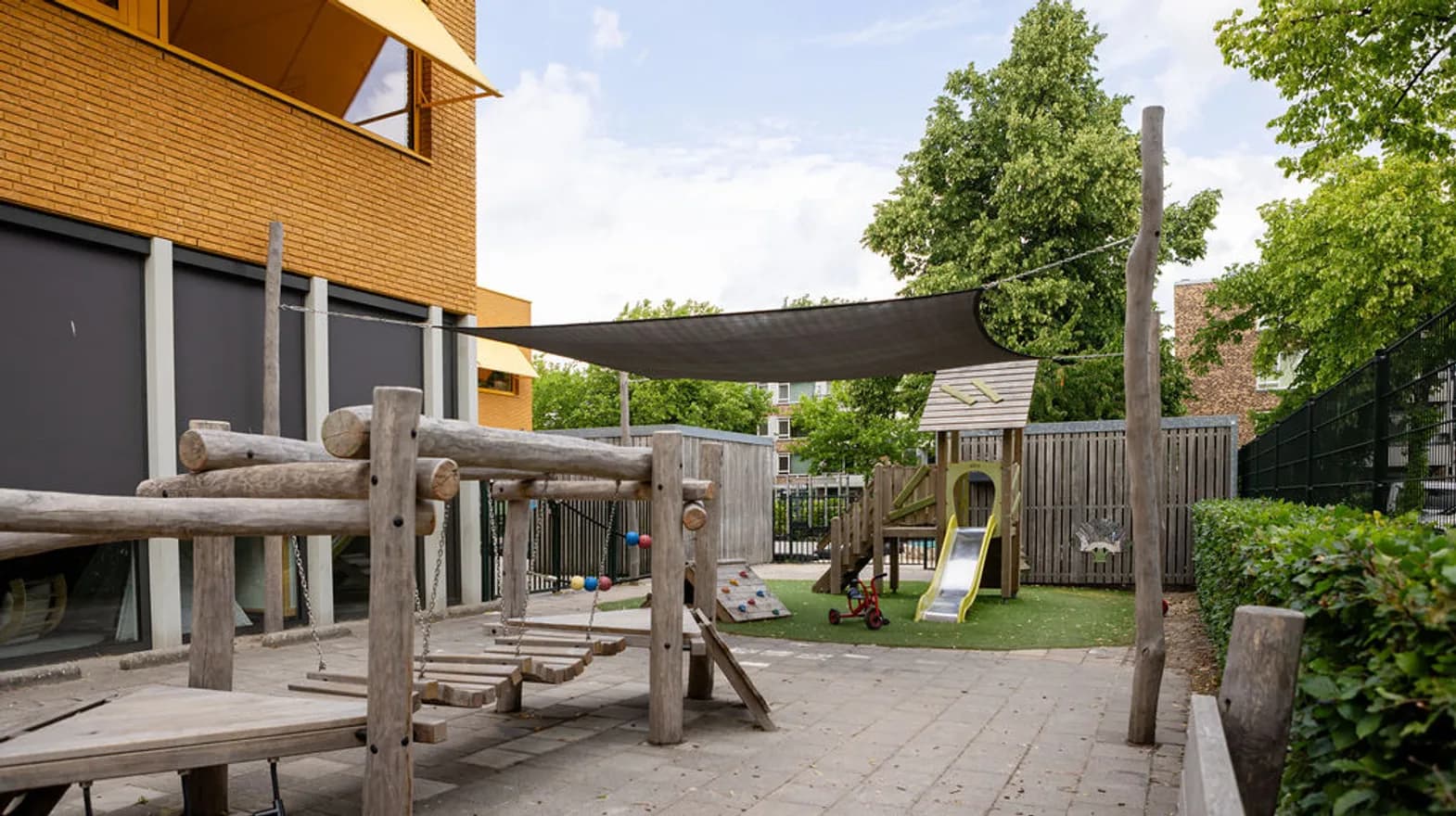 Buitenruimte van PO Marcus Kind&co ludens