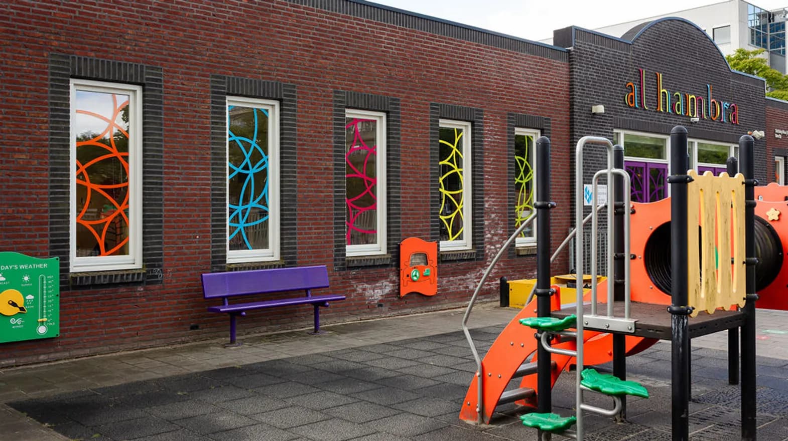 Het klimtoestel in de tuin van peuteropvang El Warda bij kinderopvang Kind&co Ludens