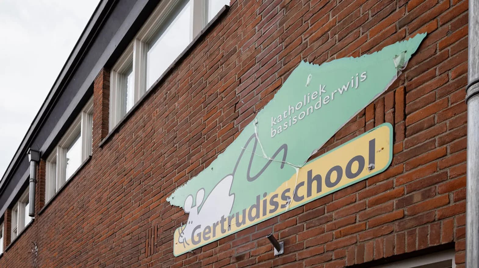 De ingang van het pand van buitenschoolse opvang Rijngeheim, Kind&co ludens
