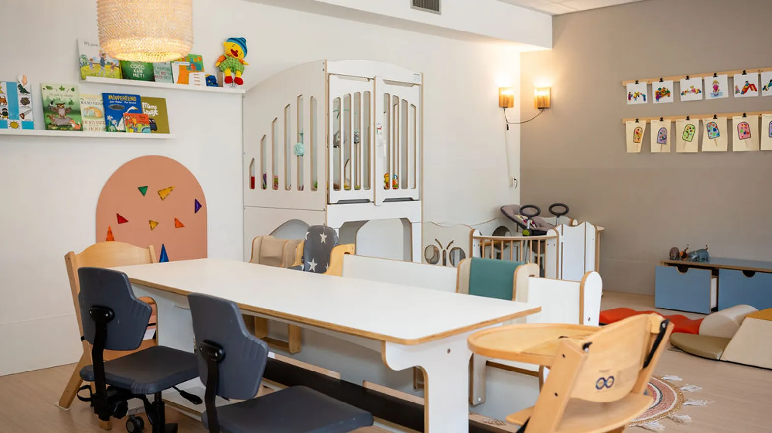 Binnenruimte van KDV Schoolwoningen, Kind&co ludens