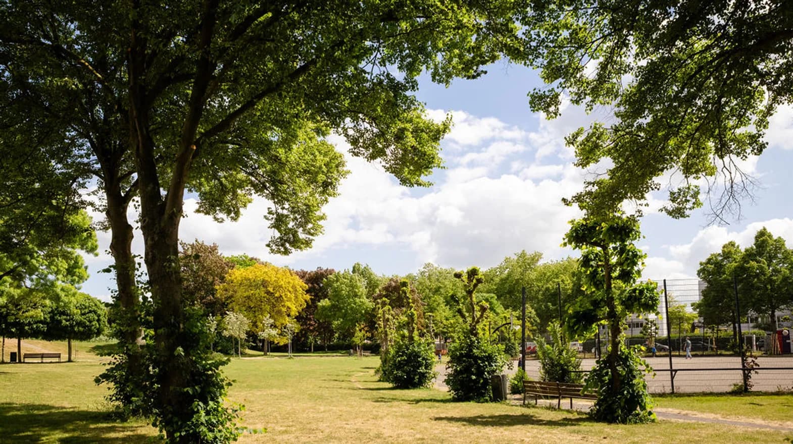 Het sportveld van buitenschoolse opvang Hangmat, kinderopvang Kind&co Ludens