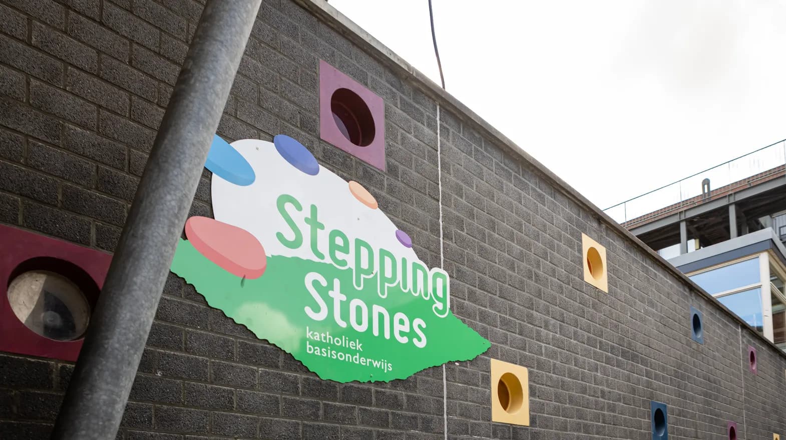 Buitenruimte PO Stepping Stones Utrecht Kind&co ludens