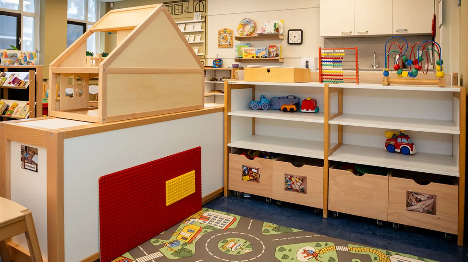 Binnenruimte van PO Petteflet Schoolwoningen, Kind&co ludens