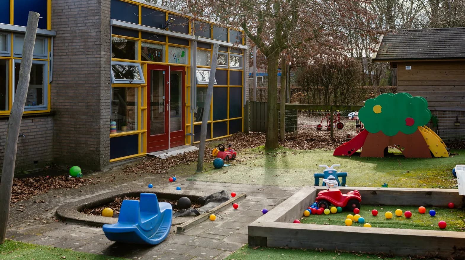 De buitenruimte van kinderdagverblijf Kruimeltje van kinderopvang Kind&co ludens