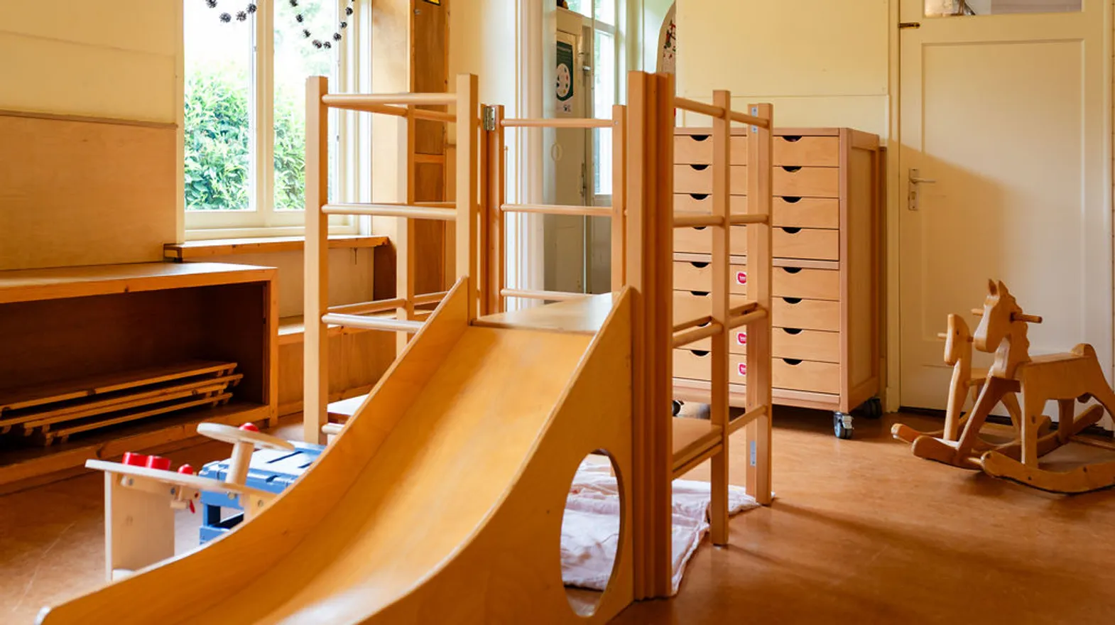 Het klimtoestel op de groep van Oog in Al bij kinderopvang Kind&co Ludens